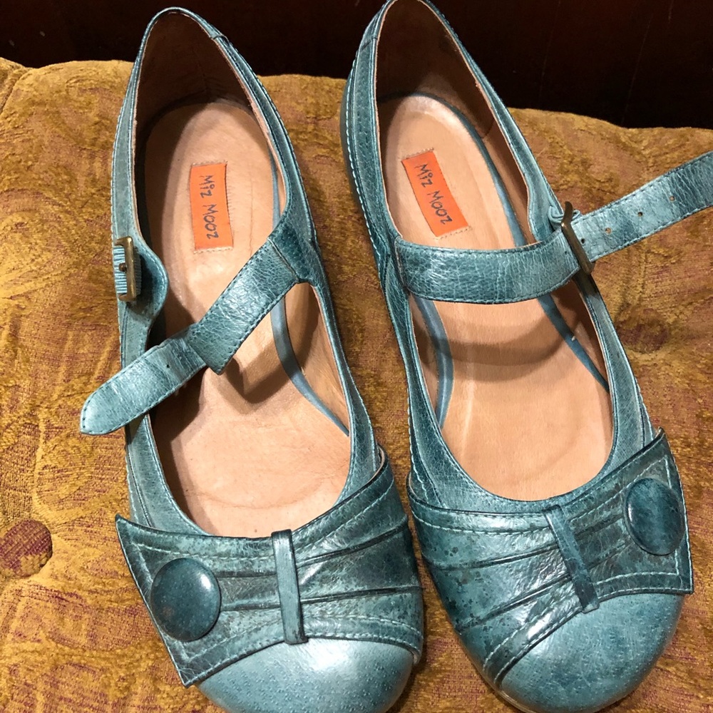 Mix Mooz flats size 9